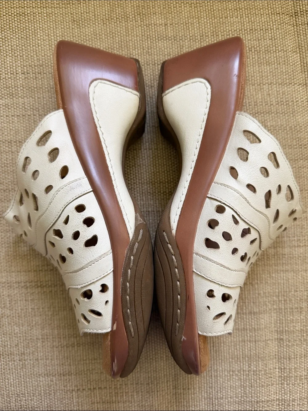 Rialto White Laser Cut Wedge Slide Sandals – Women’s Size 8.5 Flaw